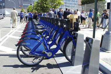  The first Citi Bike station in Hunters Point opened in 2015 at Center Boulevard between Borden and 54th avenues. 