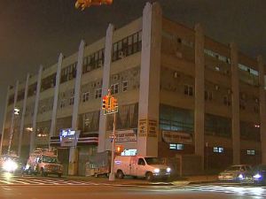 The warehouse on 43rd Avenue in Long Island City where prosecutors said a businessman was held and tortured for a month by a group of men looking for $3 million in ransom. (Photo: CBS 2)