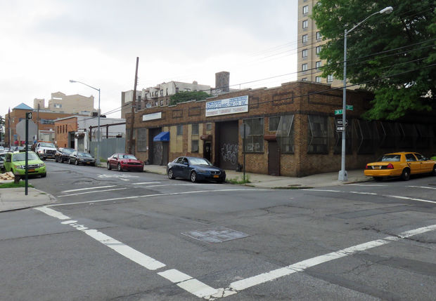  The Chocolate Factory purchased this 7,500-square-foot former industrial building at 38-29 24th St. 